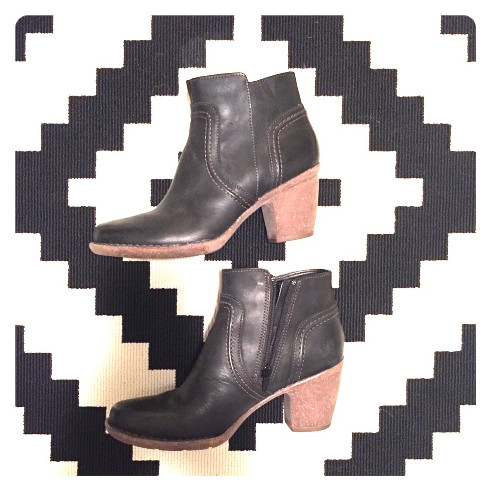 Clark’s women’s back leather boots